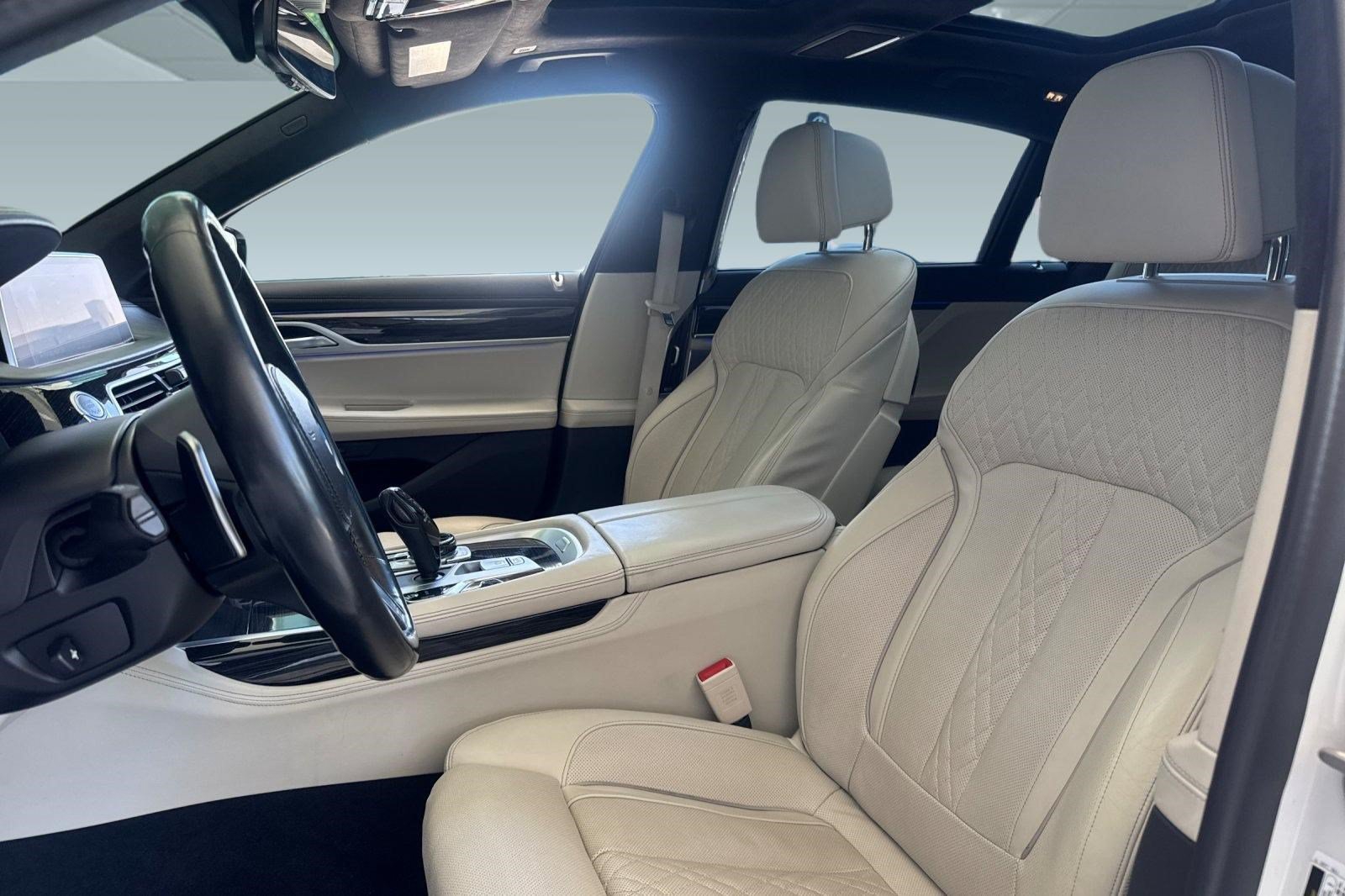 Certified 2022 BMW 750i xDrive w/ Executive Package AWD/4WD image 21