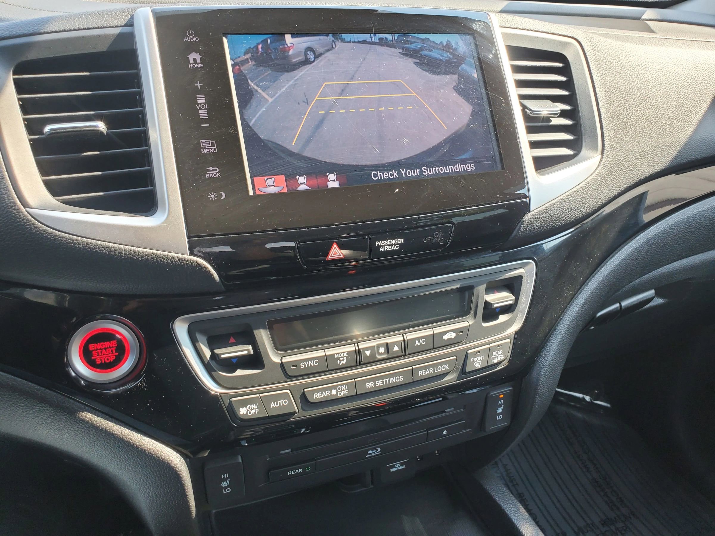 Used 2018 Honda Pilot Touring image 2