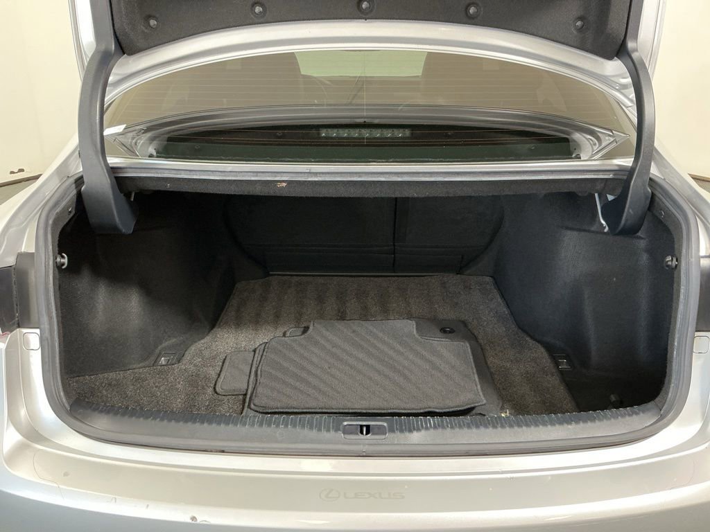 Used 2018 Lexus IS 300 F Sport w/ F Sport Package image 29