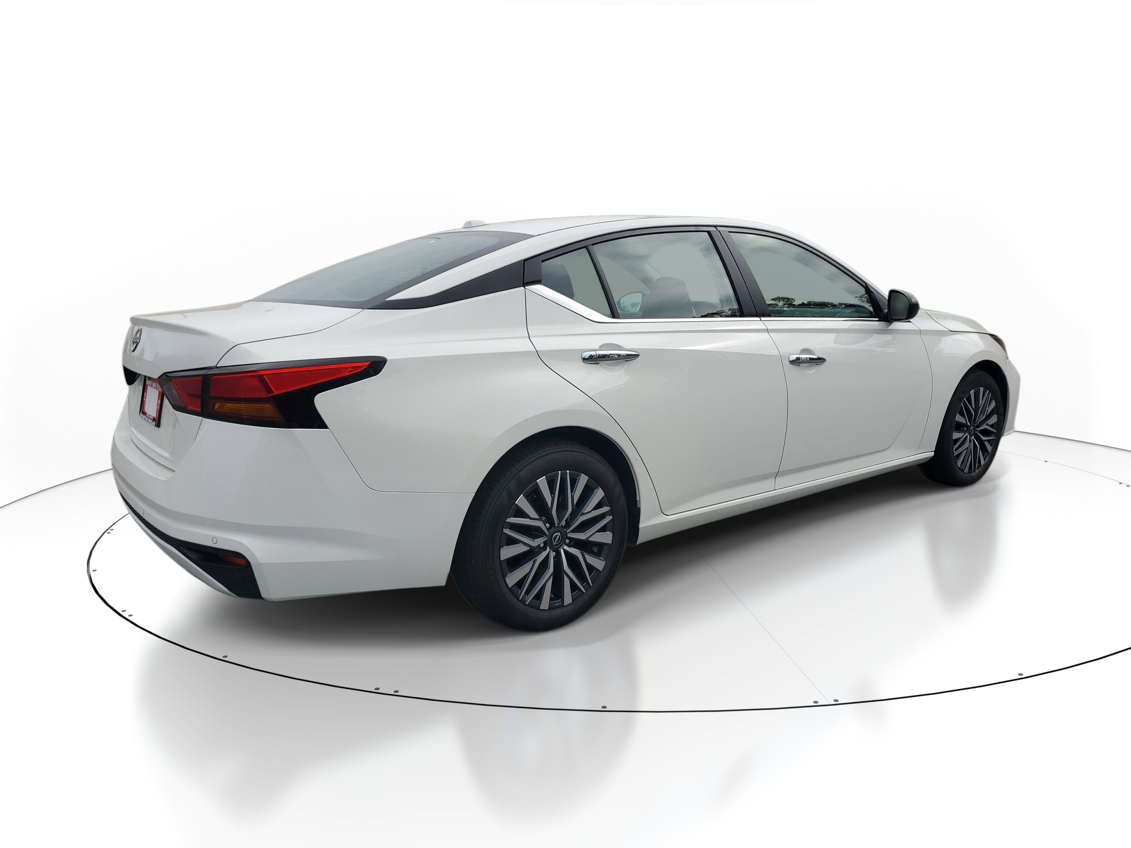 Used 2025 Nissan Altima 2.5 SV FWD image 6