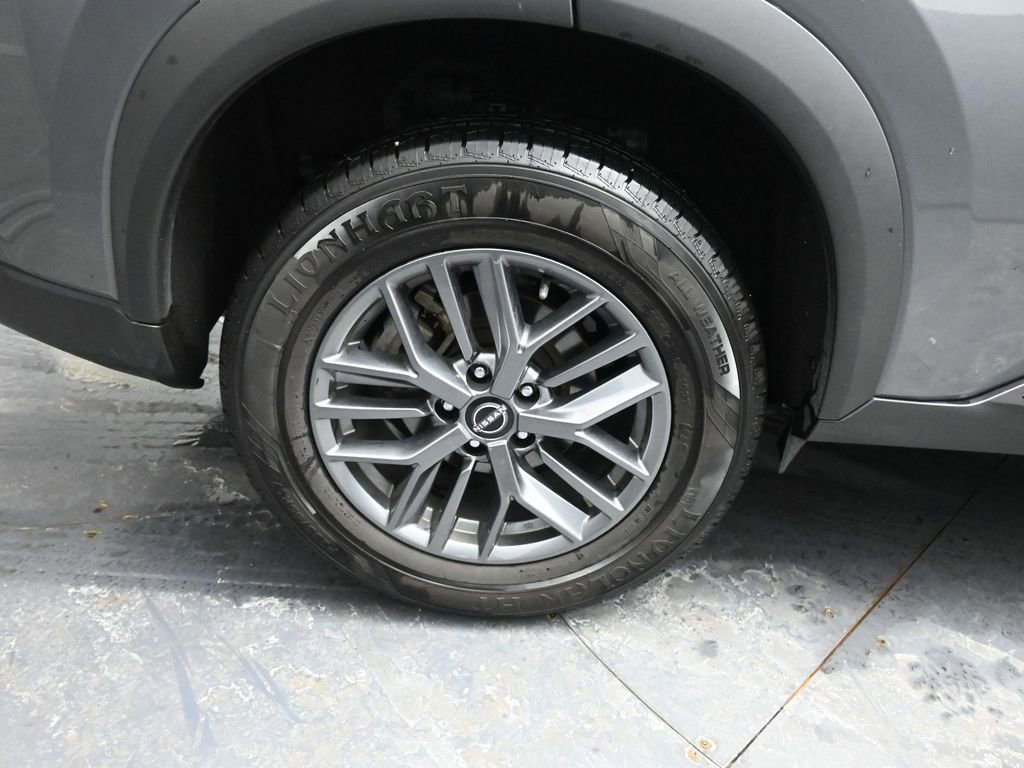 Used 2024 Nissan Rogue S image 17