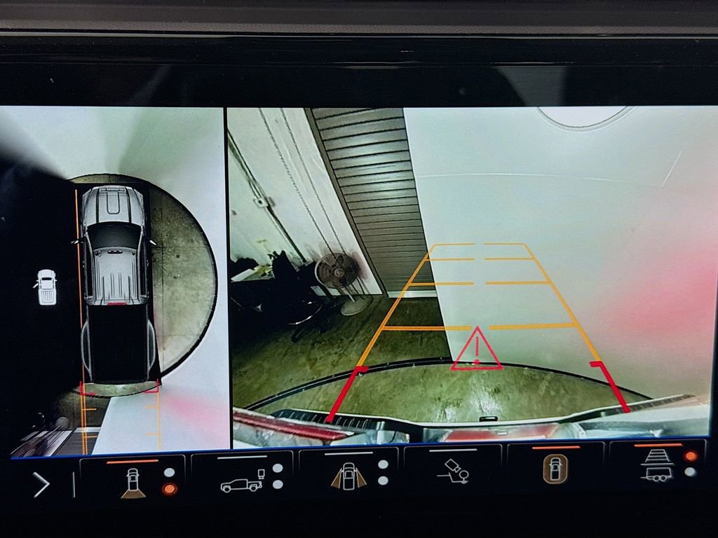 Used 2025 GMC Sierra 3500 Denali w/ Technology Package image 15