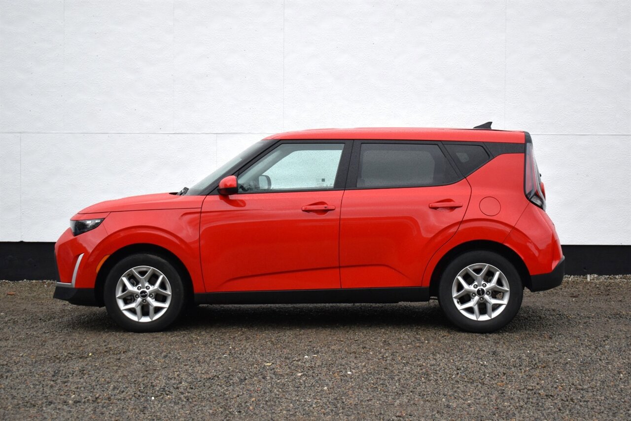 Used 2023 Kia Soul S FWD image 9