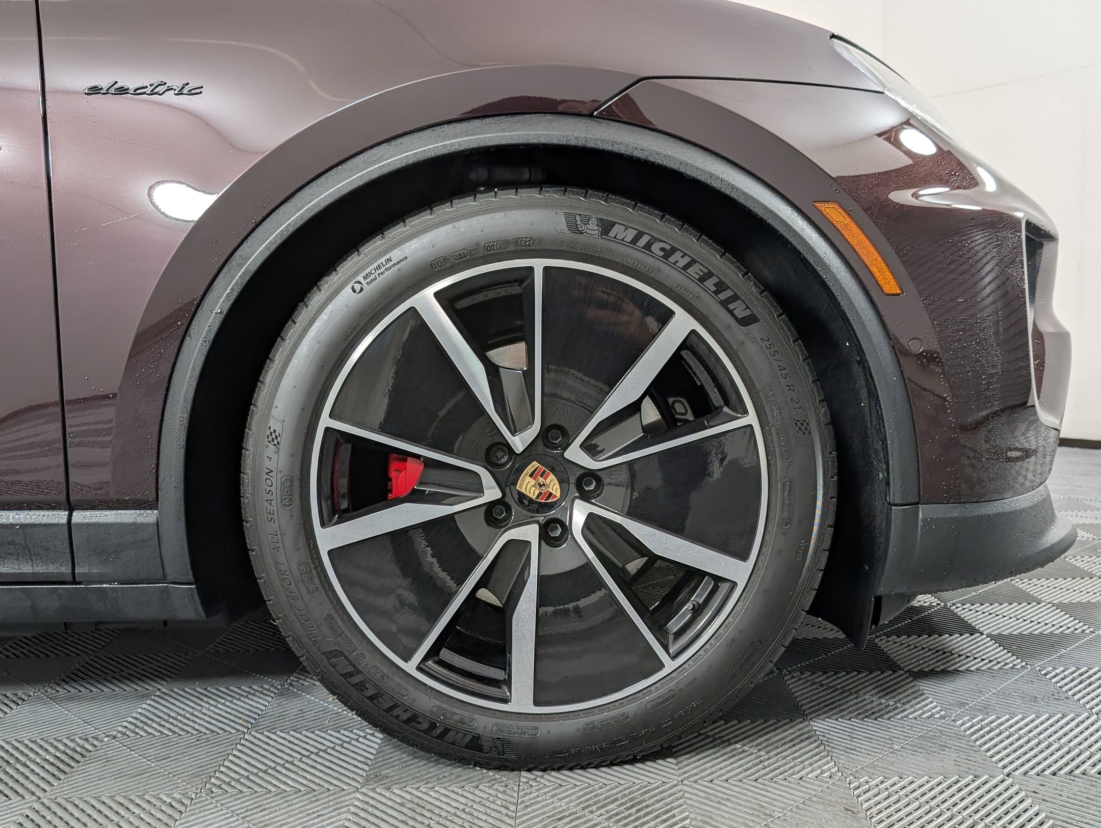 Certified 2025 Porsche Macan 4S Electric AWD/4WD image 14