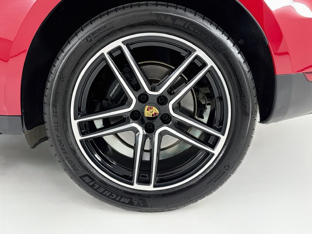 Certified 2020 Porsche Macan AWD/4WD image 33