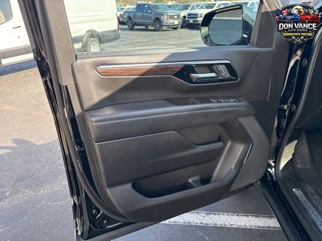 Used 2025 Chevrolet Suburban Z71 image 26