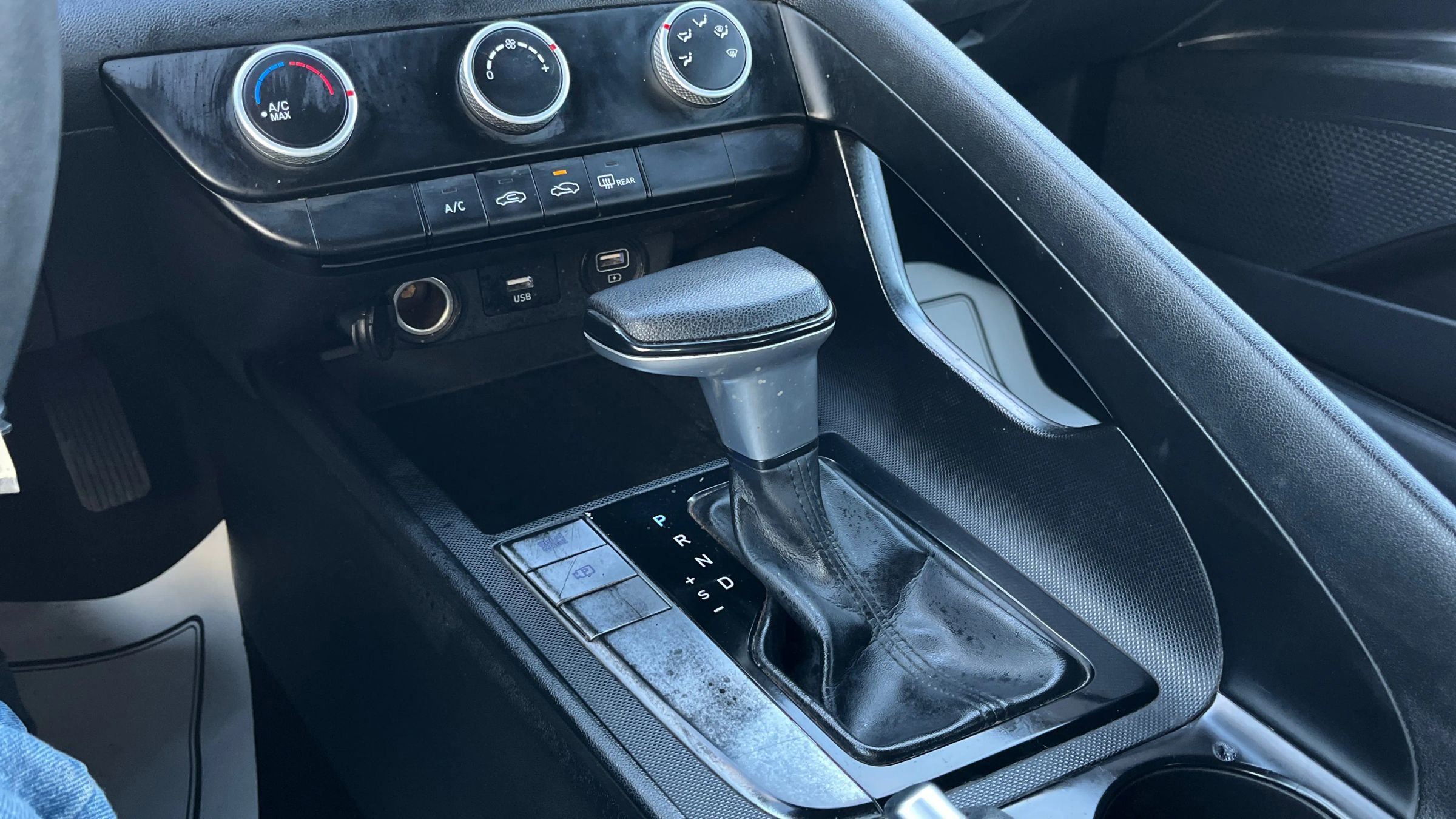 Used 2021 Hyundai Elantra SE image 25