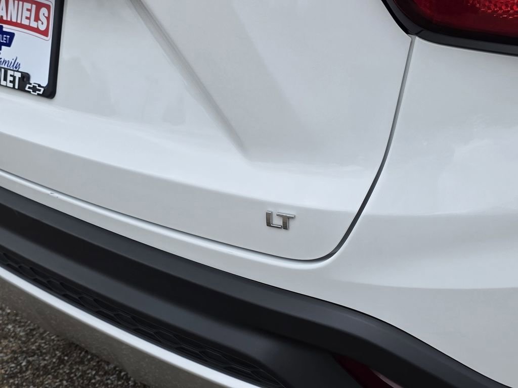 Used 2025 Chevrolet Trax LT w/ LT Convenience Package FWD image 31