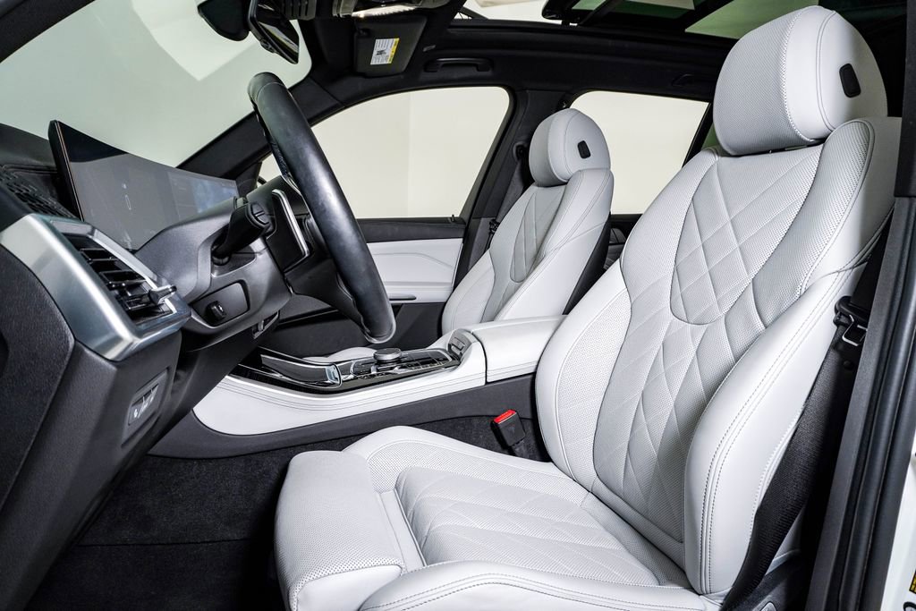 Used 2024 BMW X5 xDrive40i w/ M Sport Package image 18