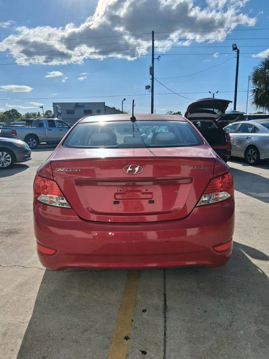 Used 2012 Hyundai Accent GLS FWD image 8