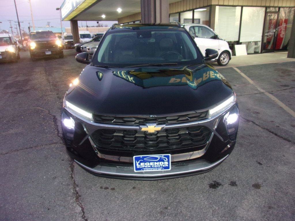 Used 2025 Chevrolet Trax LT w/ Driver Confidence Package image 3