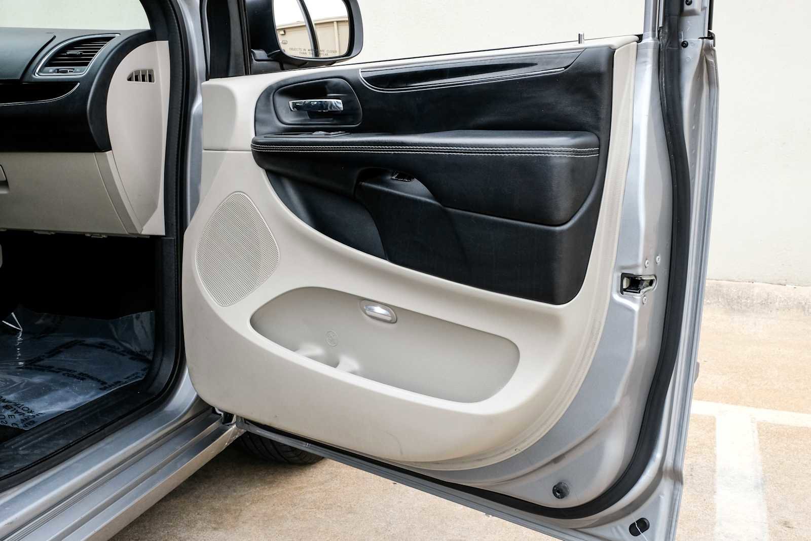 Used 2016 Dodge Grand Caravan SE image 41