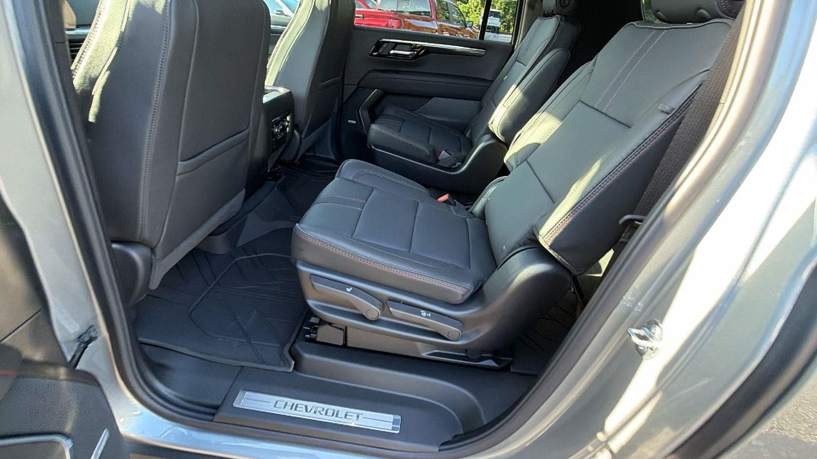 New 2026 Chevrolet Suburban RST w/ Comfort Package AWD/4WD image 17