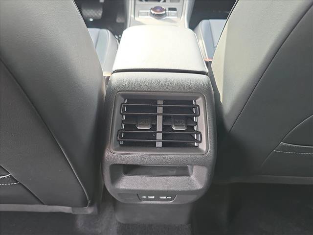 Used 2025 Volkswagen Tiguan SE AWD/4WD image 18