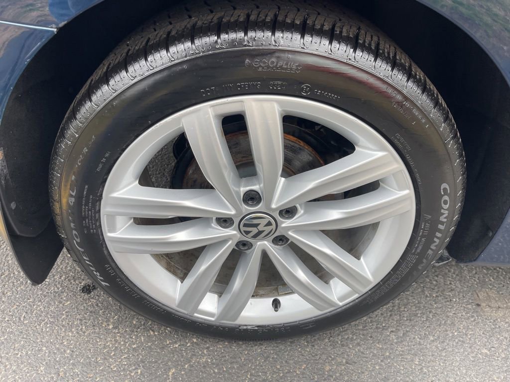 Used 2018 Volkswagen Passat 2.0T SEL Premium image 28