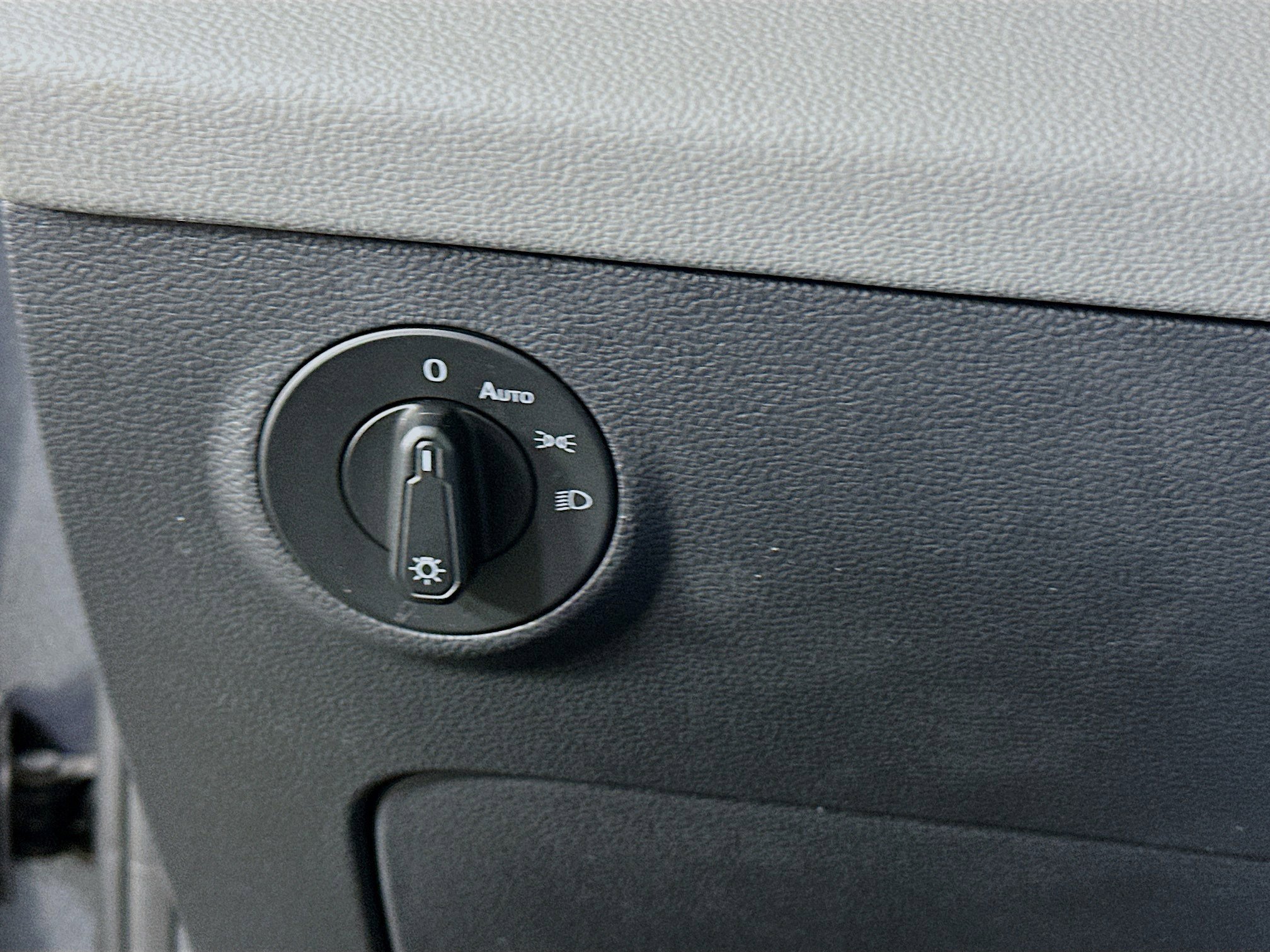 Used 2023 Volkswagen Taos SE image 16