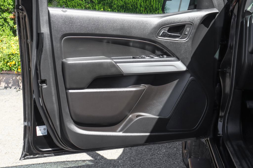 Used 2020 Chevrolet Colorado LT w/ Colorado RST Special Edition image 17