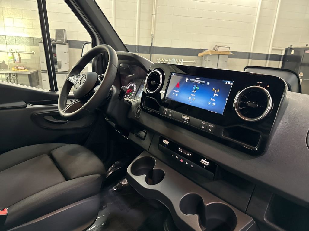 Used 2025 Mercedes-Benz Sprinter 3500 image 9