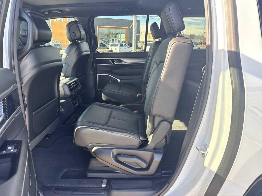 New 2026 Jeep Grand Wagoneer L 4WD w/ Premium Group I image 28