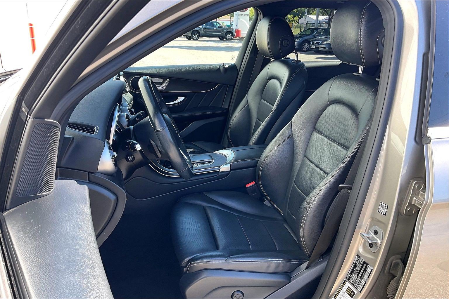 Used 2021 Mercedes-Benz GLC 300 4MATIC image 30