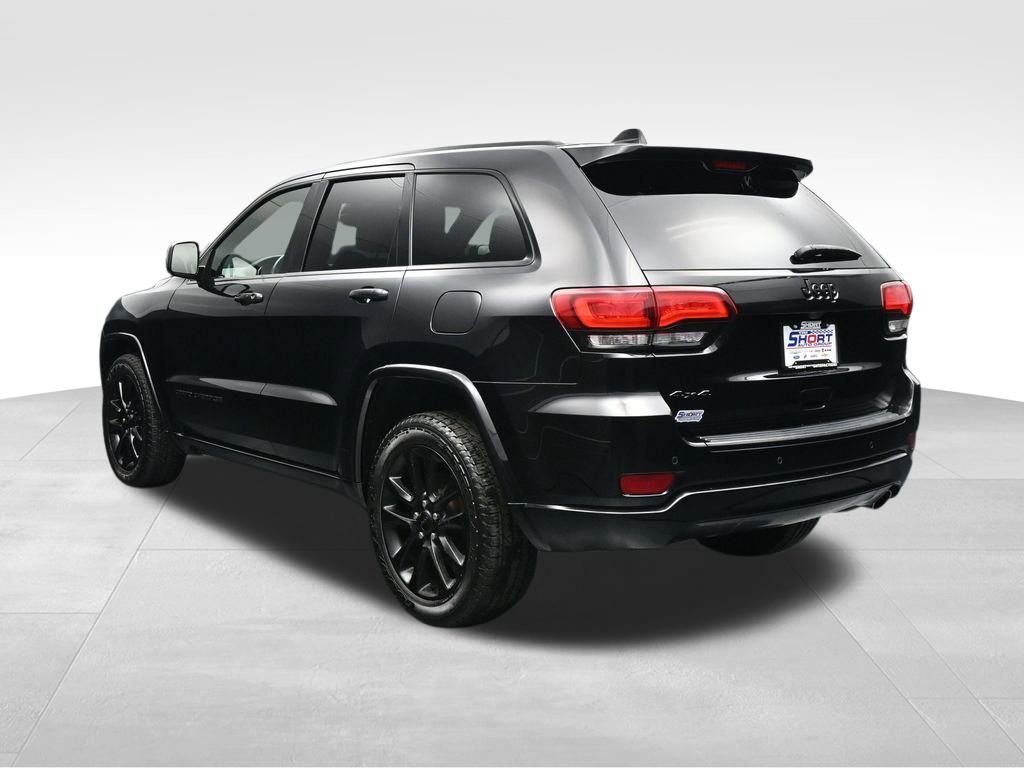 Used 2018 Jeep Grand Cherokee Altitude AWD/4WD image 3