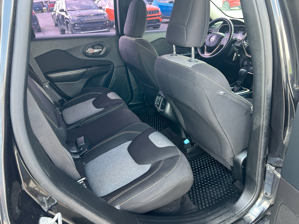 Used 2016 Jeep Cherokee Sport w/ Cold Weather Group image 17