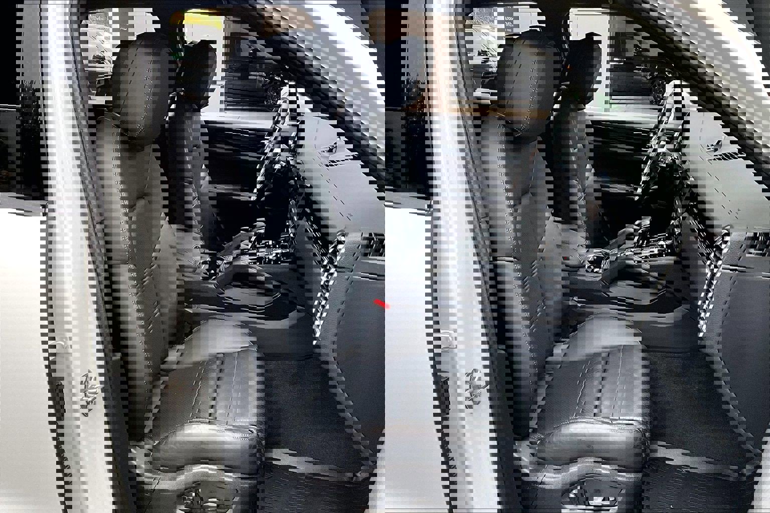 Used 2022 Porsche Cayenne Platinum Edition image 6