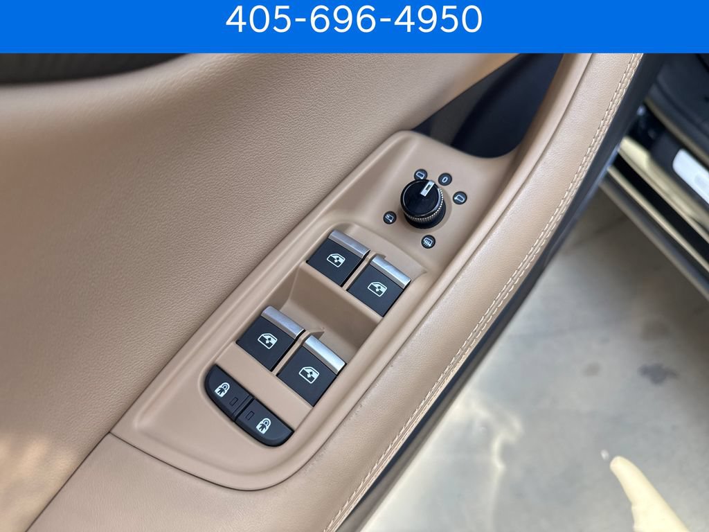 Used 2022 Audi Q8 Prestige w/ Prestige Package AWD/4WD image 12