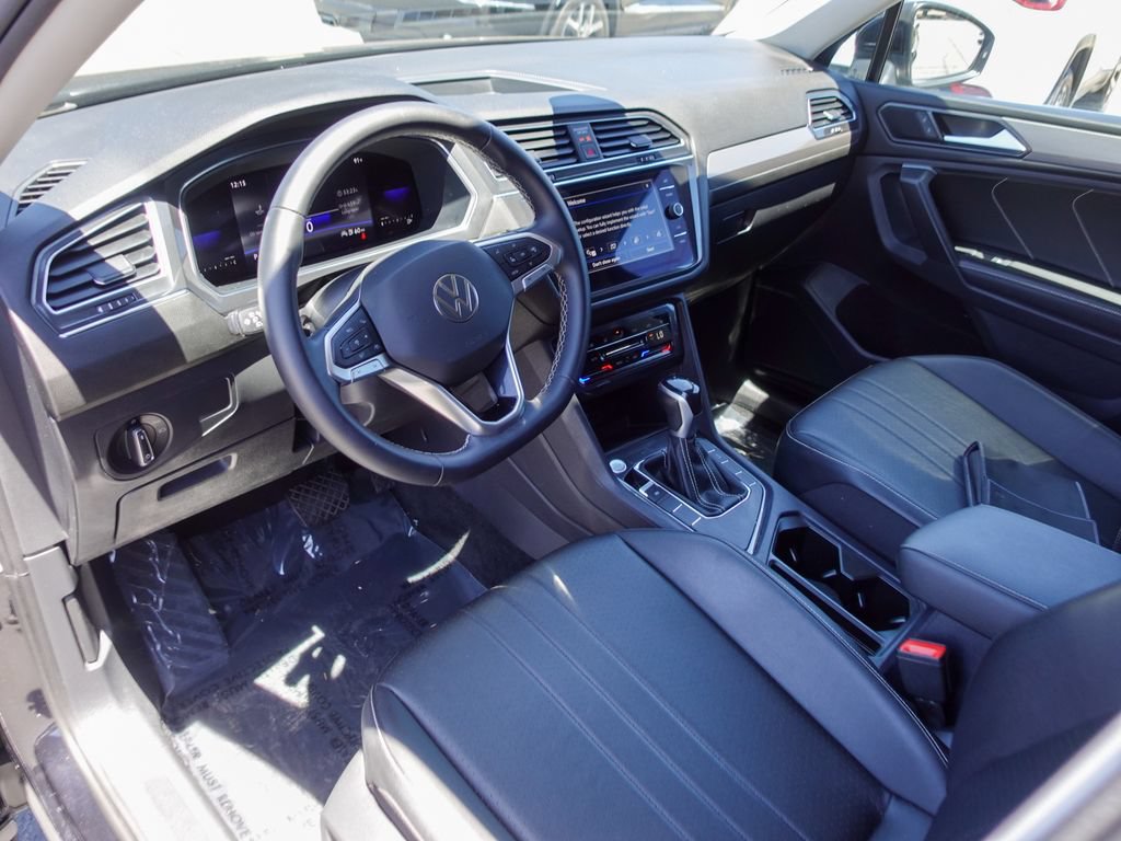 Used 2023 Volkswagen Tiguan SE FWD image 11