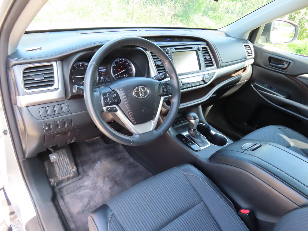 Used 2016 Toyota Highlander Plus AWD/4WD image 25
