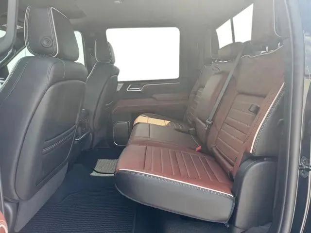 New 2026 GMC Sierra 3500 Denali Ultimate w/ LPO, Black Badging Package AWD/4WD image 17