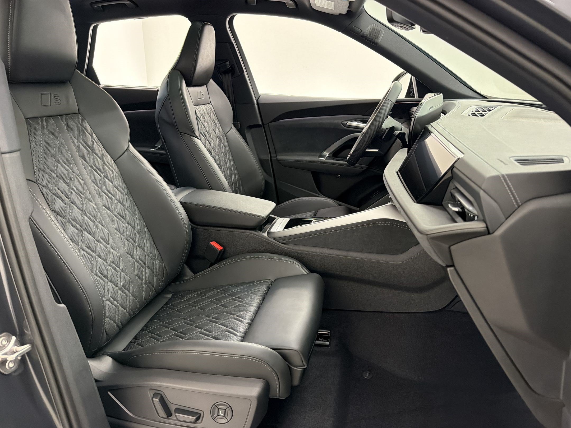 New 2026 Audi SQ5 Prestige AWD/4WD image 24