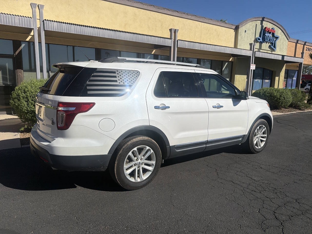Used 2015 Ford Explorer XLT w/ Equipment Group 202A FWD image 11