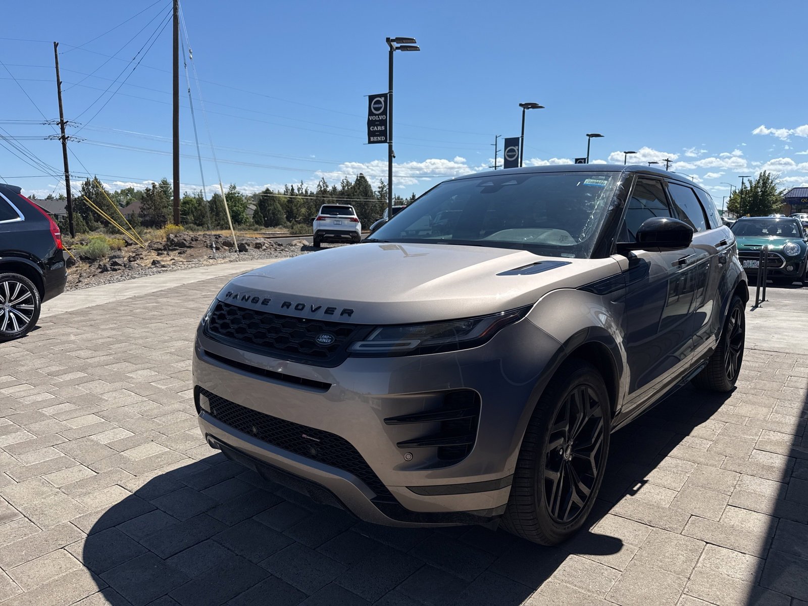 Used 2023 Land Rover Range Rover Evoque R-Dynamic SE image 2