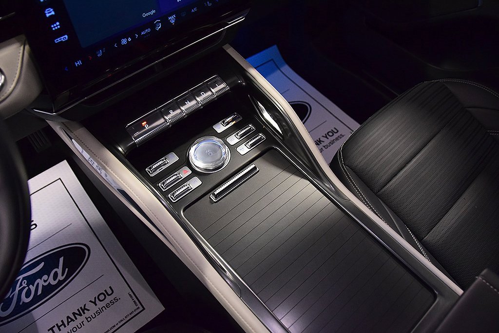 Used 2024 Lincoln Nautilus Reserve image 20