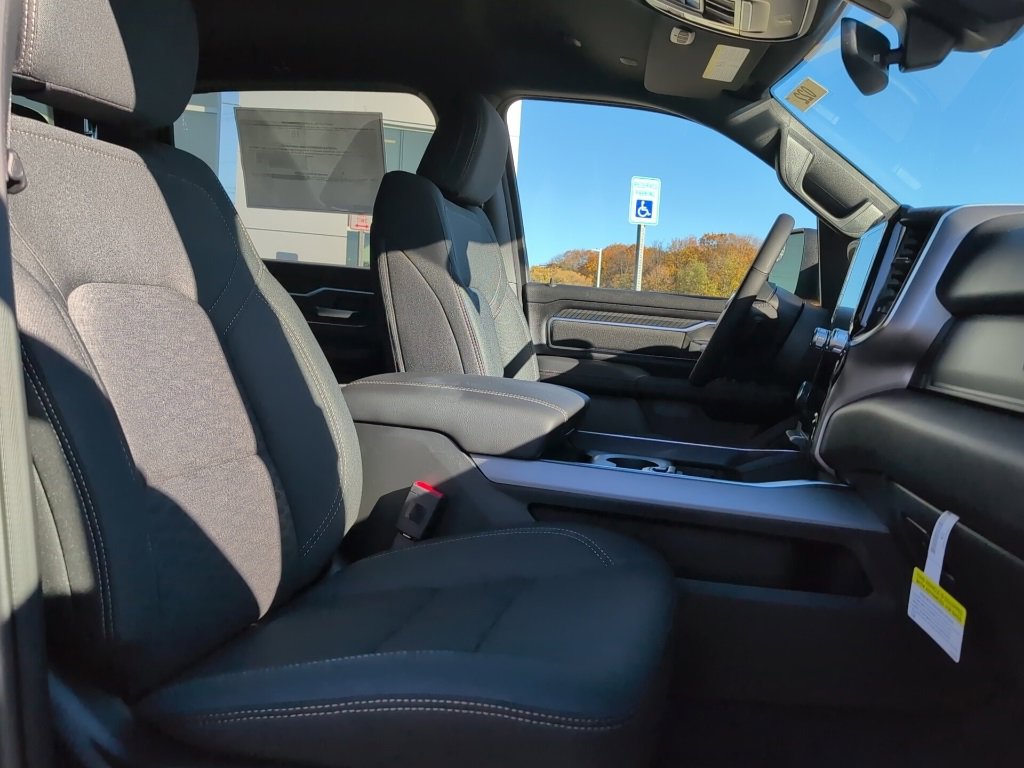 New 2026 RAM 1500 4x4 Crew Cab image 11