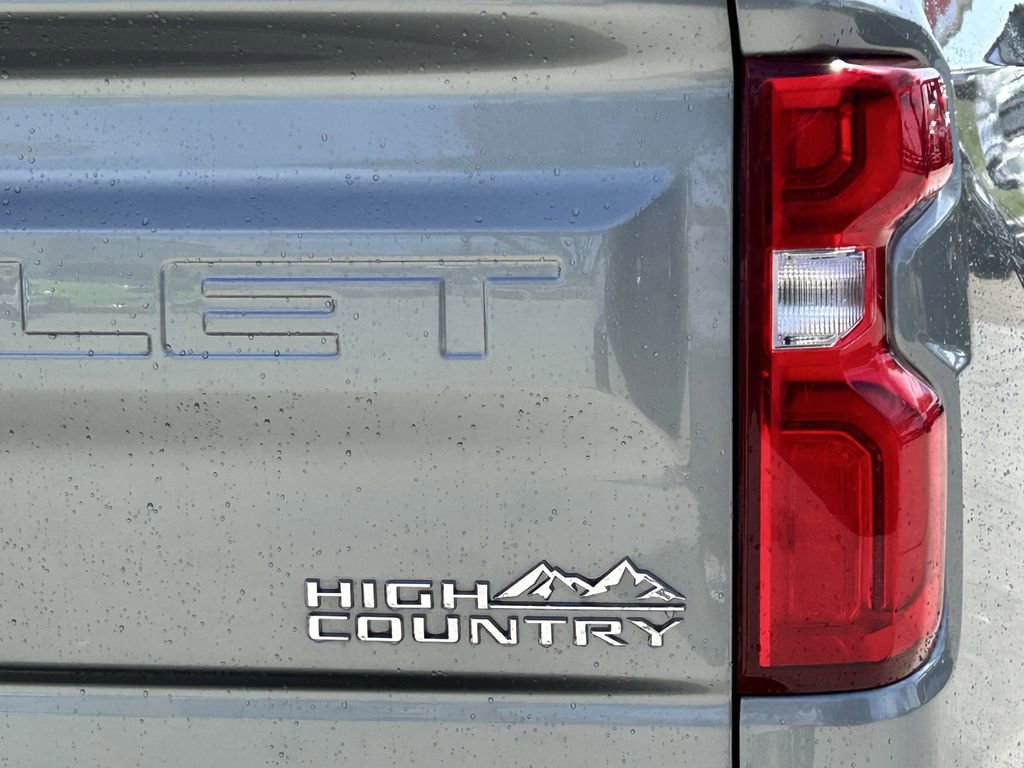 Used 2025 Chevrolet Silverado 1500 High Country w/ High Country Premium Package AWD/4WD image 8