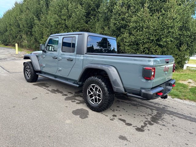 Used 2025 Jeep Gladiator Rubicon w/ Convenience Group AWD/4WD image 2