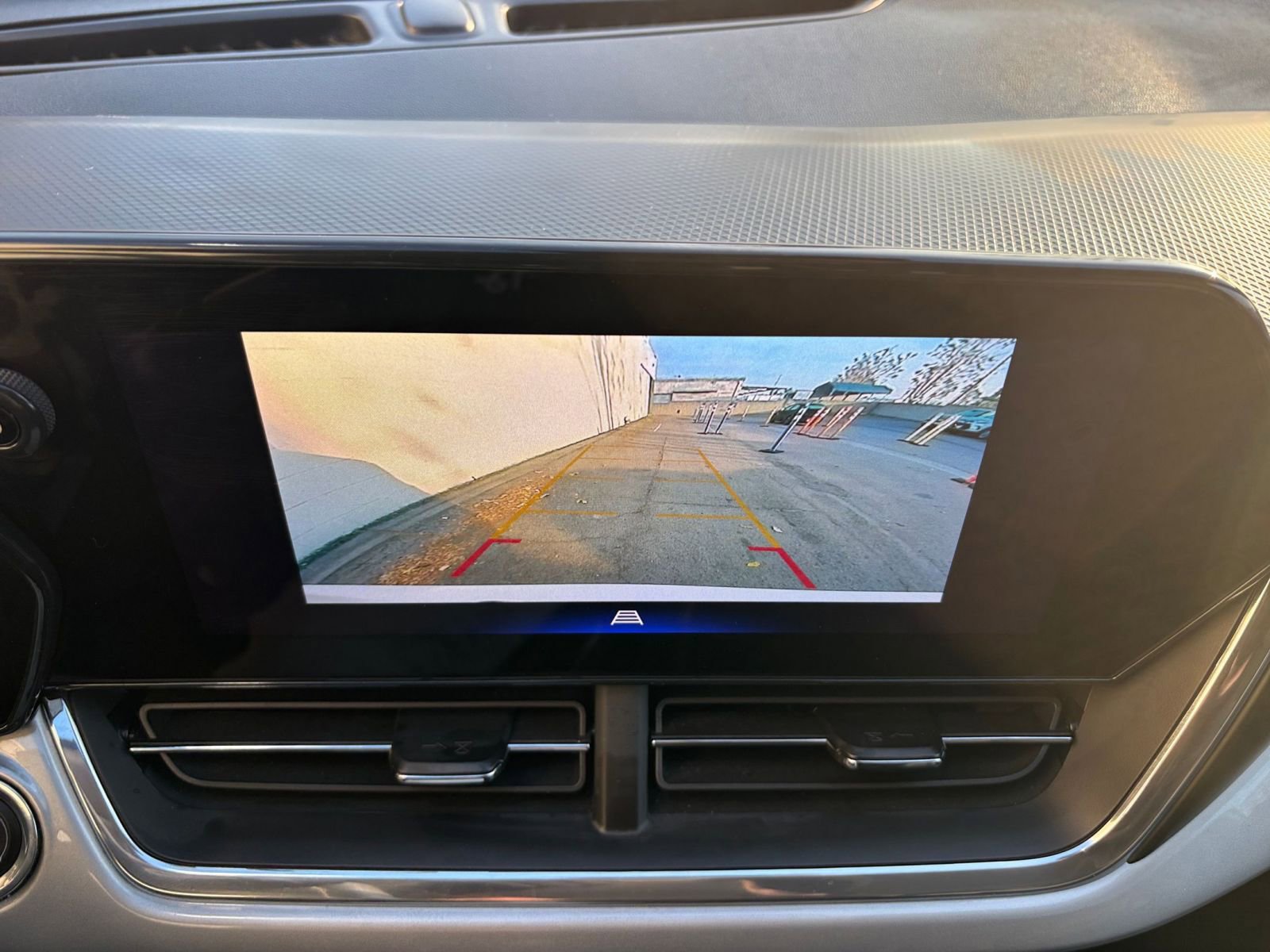 Used 2025 Chevrolet Trax LT image 17