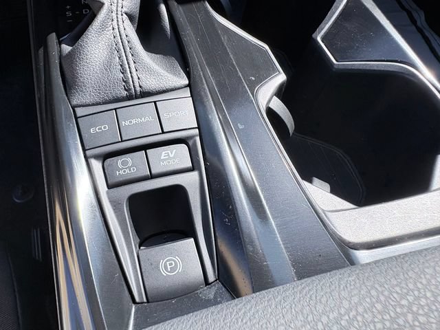 Used 2025 Toyota Camry LE AWD/4WD image 19