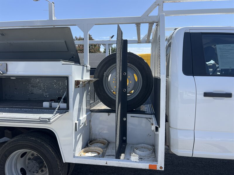Used 2023 Ford F550 Luxury RWD image 11