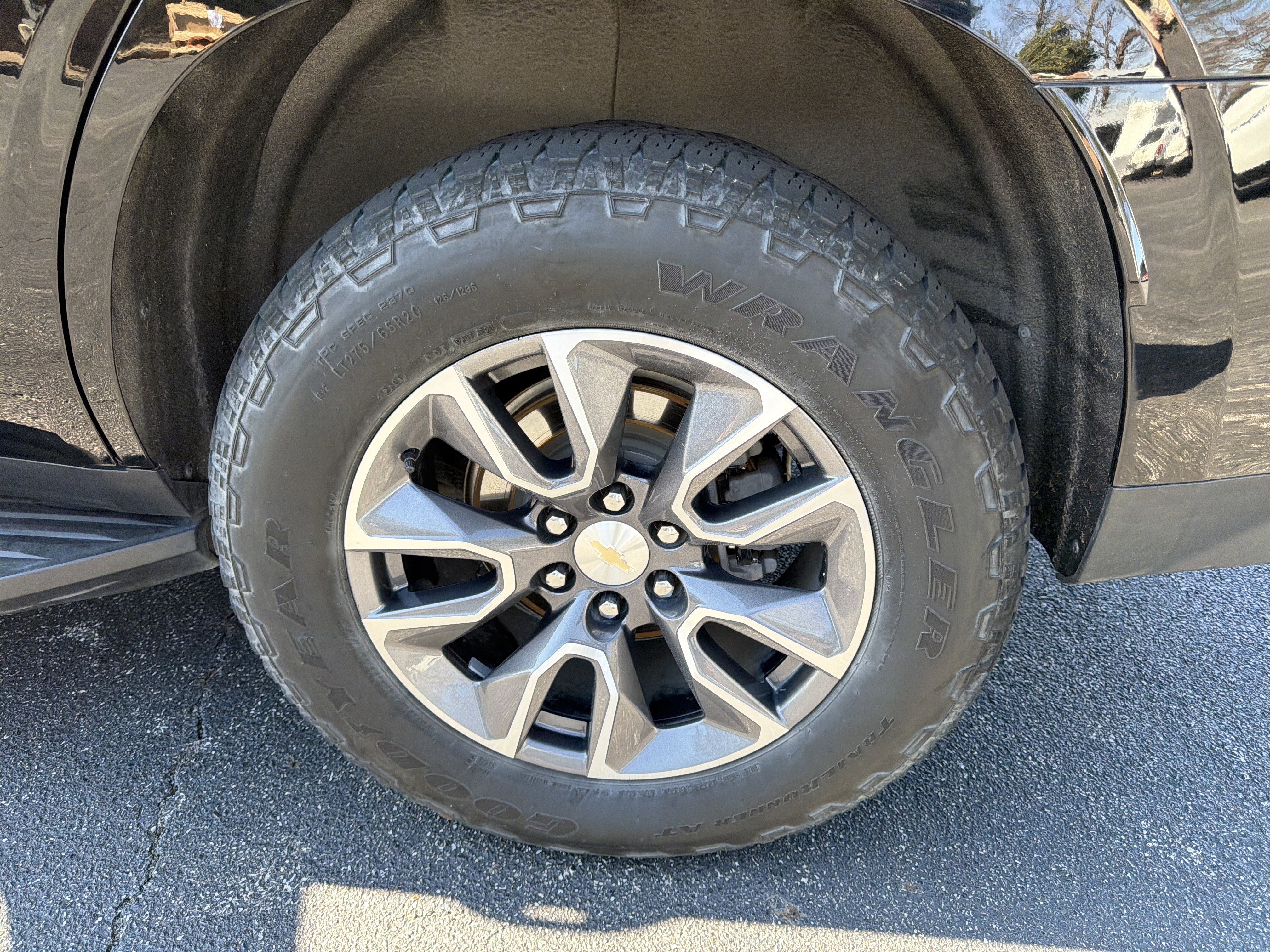 Used 2021 Chevrolet Tahoe LT w/ Rear Media and Nav Package image 21