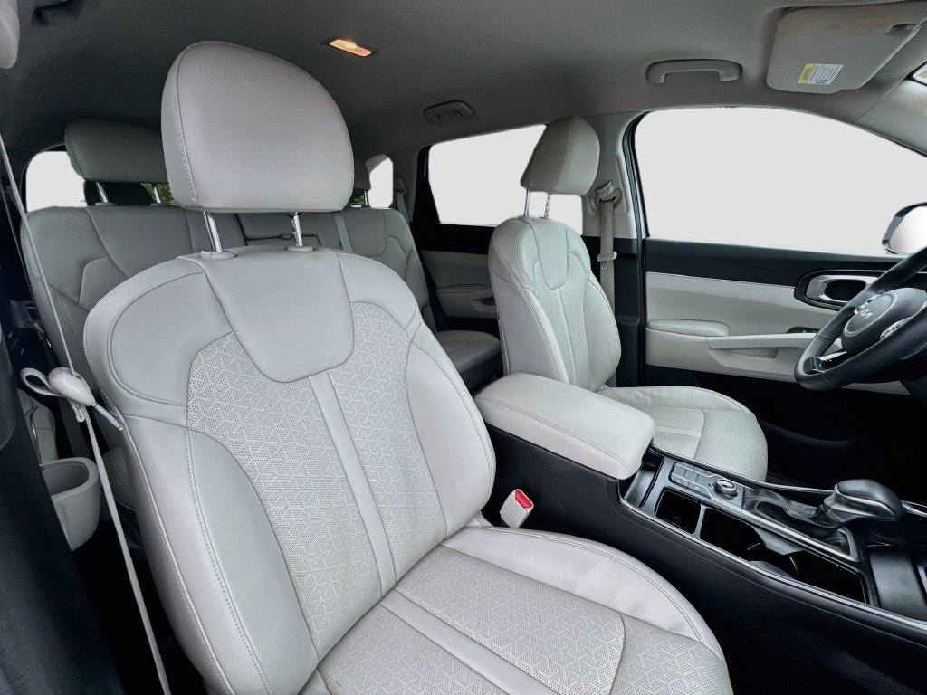 Certified 2022 Kia Sorento S FWD image 32