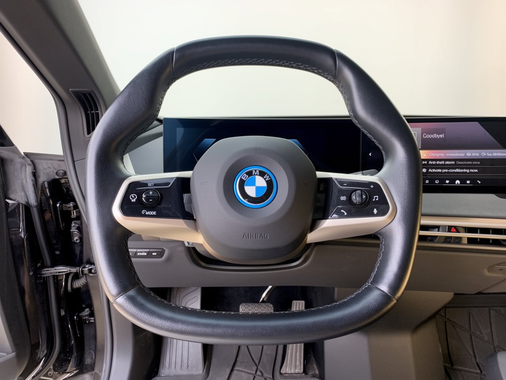 Used 2024 BMW iX xDrive50 w/ Premium Package AWD/4WD image 10