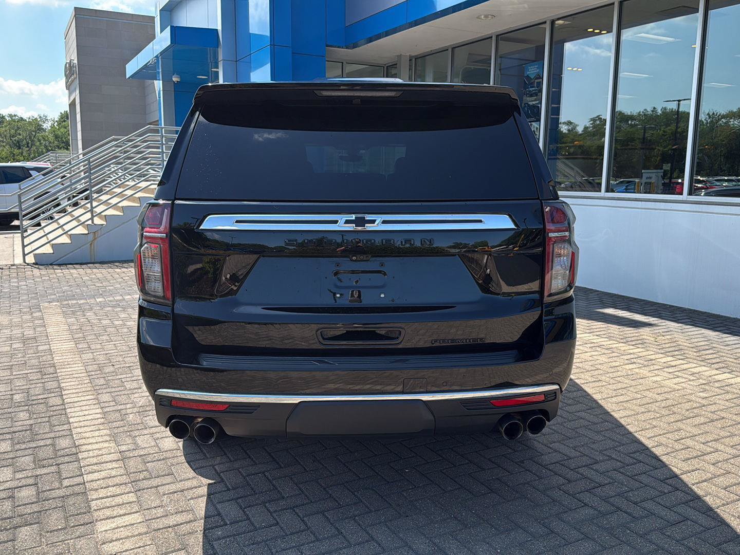 Used 2021 Chevrolet Suburban Premier AWD/4WD image 4