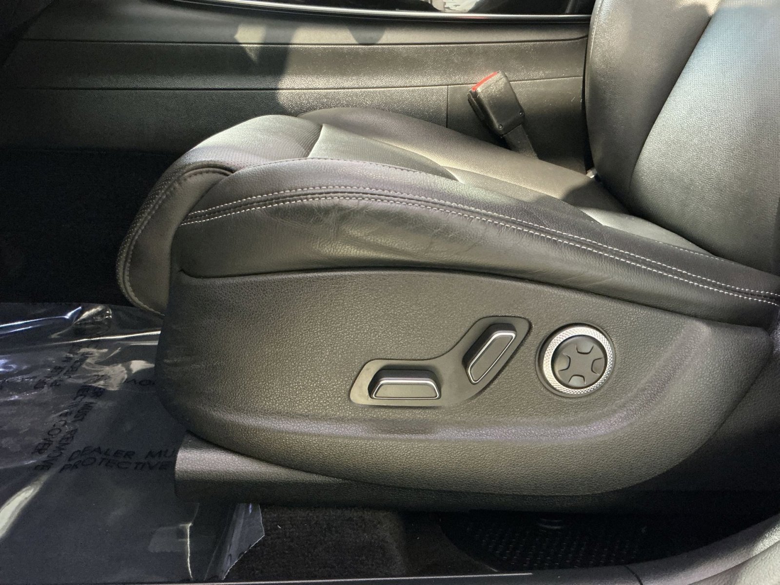 Used 2023 Genesis GV70 2.5T w/ Cargo Package image 22