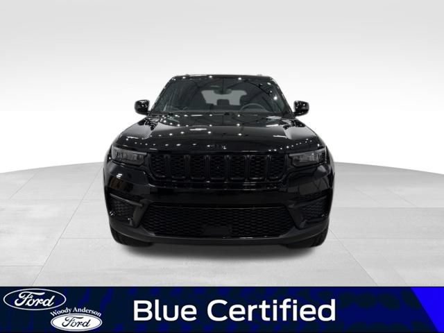 Used 2023 Jeep Grand Cherokee Altitude RWD image 4