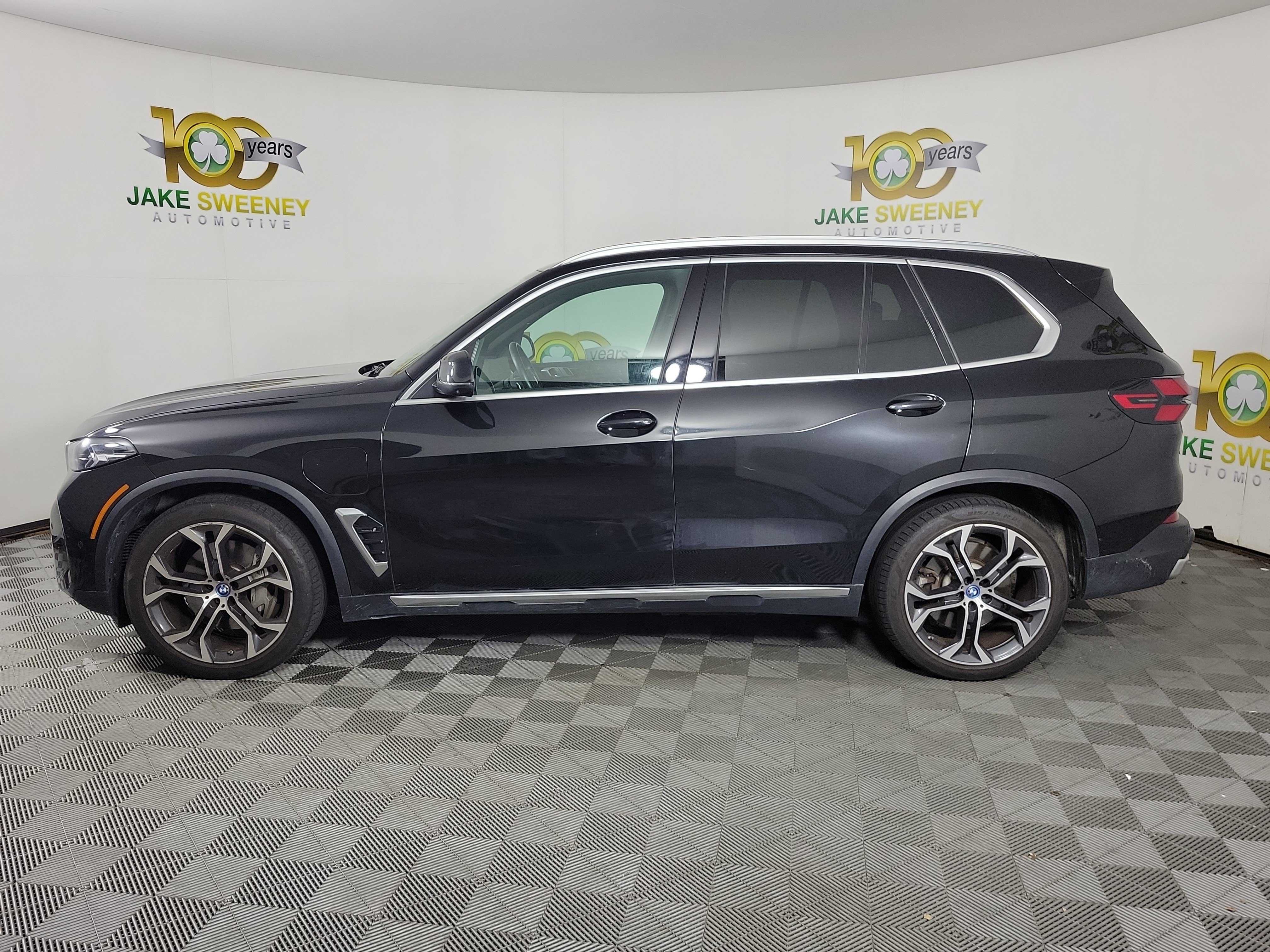 Used 2024 BMW X5 xDrive50e w/ Climate Comfort Package AWD/4WD image 2