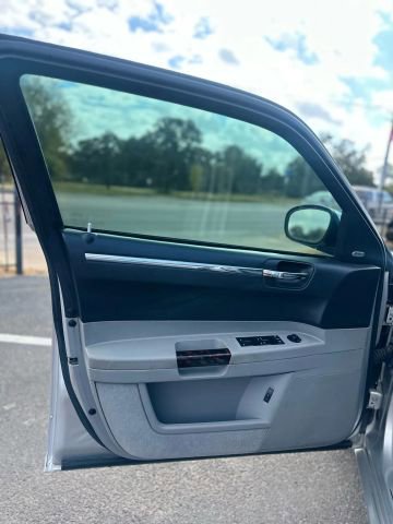 Used 2007 Chrysler 300 C image 16