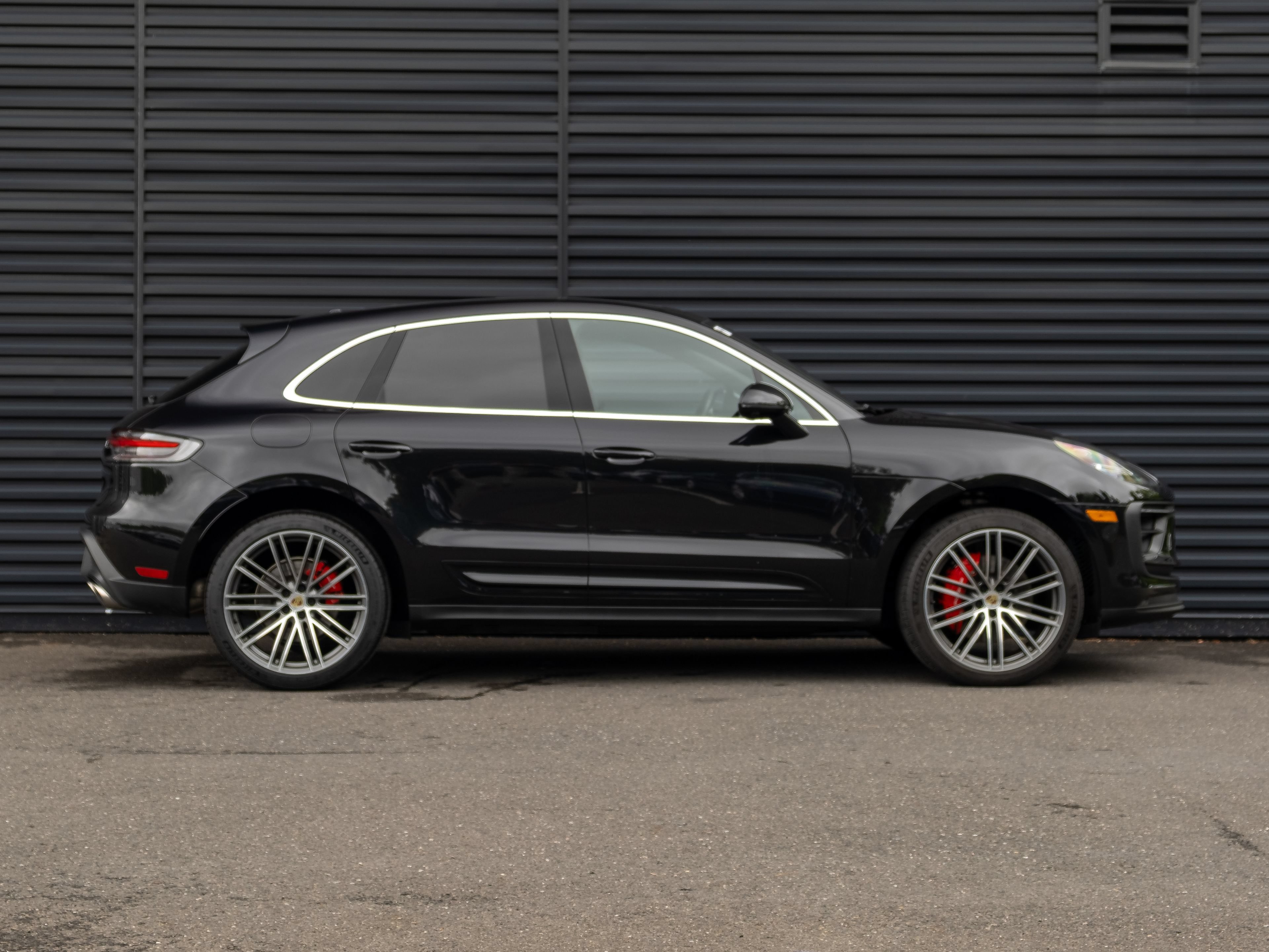 Certified 2025 Porsche Macan S AWD/4WD image 9